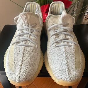 Adidas Yeezys Boost 350 V2 light Sneakers